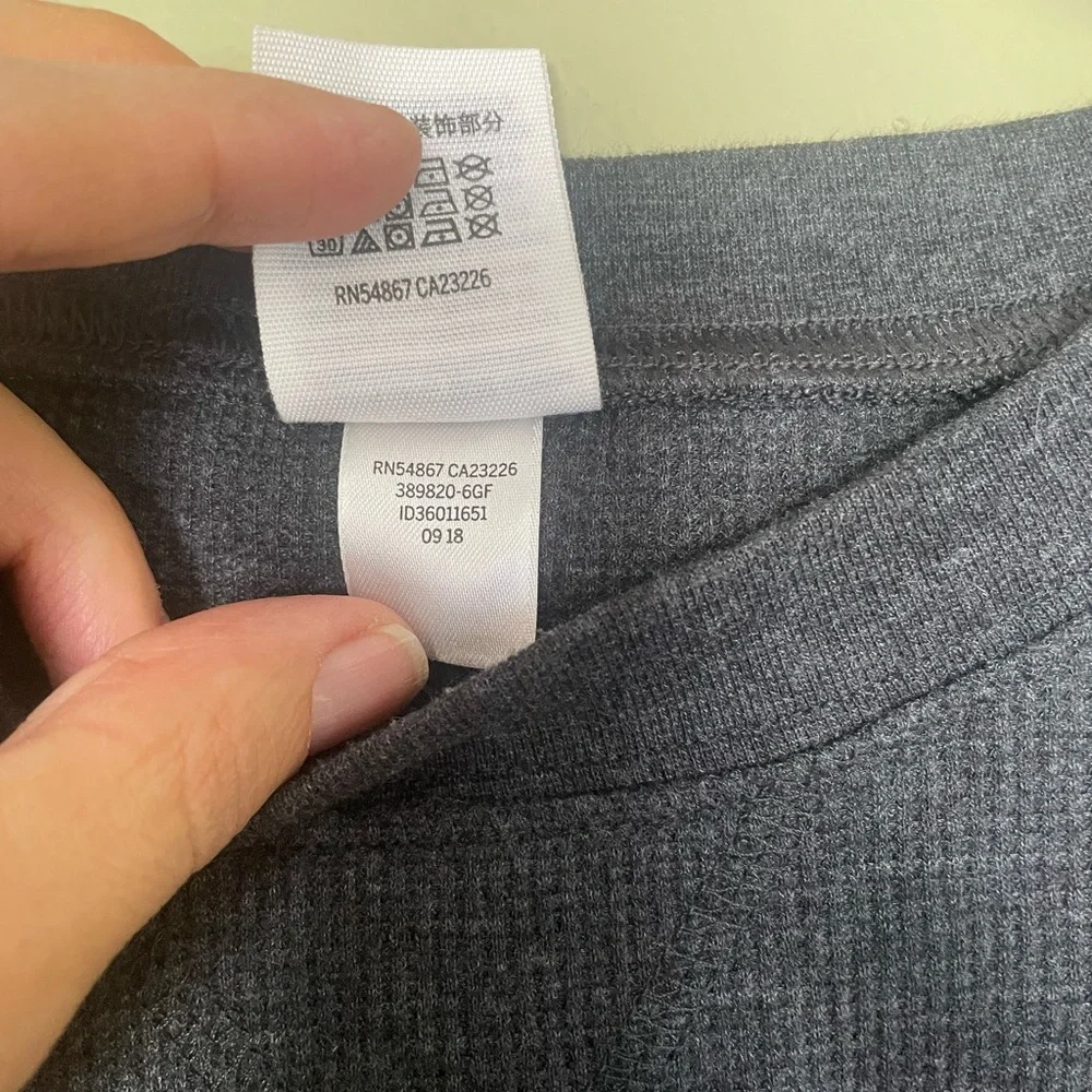 PINK Victoria's Secret Gray Thermal Long Sleeve Top Sz Med - Picture 4 of 6